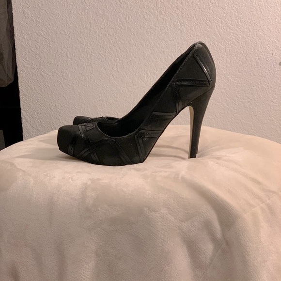 Gray high heels - Picture 3 of 4